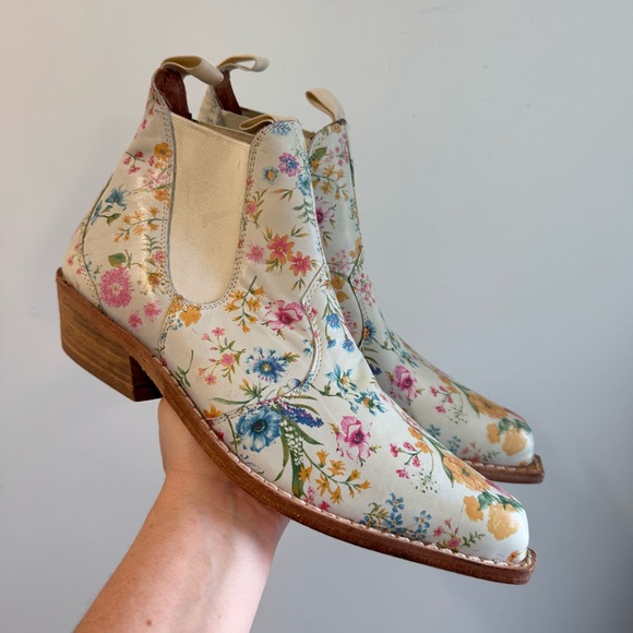 Free People Shoes - Free People Beau Western Chelsea Boot in Ivory Floral Leather Size 39.5 NWOT